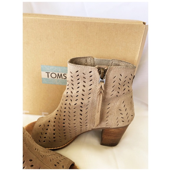 TOMS ♥️ Open Toe Suede Booties - Picture 8 of 8